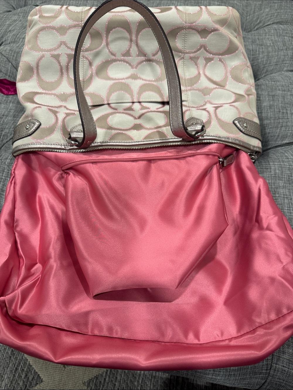 Coach Bag  Daisy Glitter Sparkle Outline Tan Pink Signature Emma Tote EUC - Picture 11 of 17